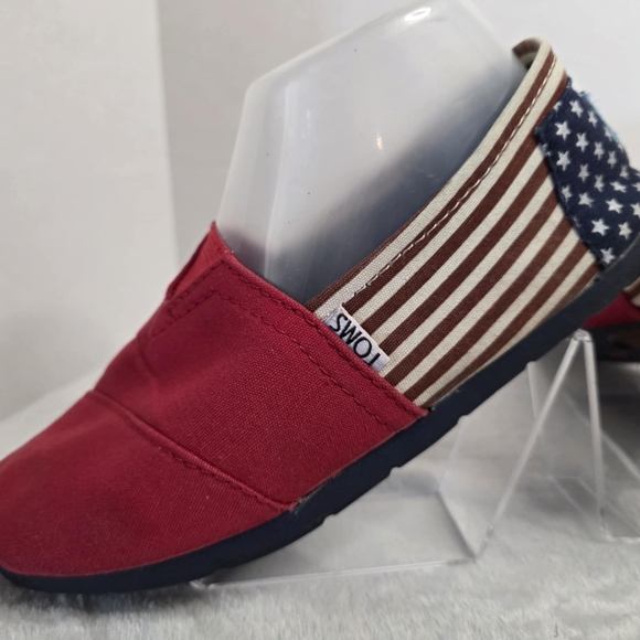 Toms Patriotic Red and Blue Moccasins - Picture 2 of 16